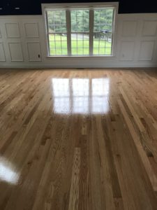 Red oak hardwood floor install with custom border & oil based polyurethane